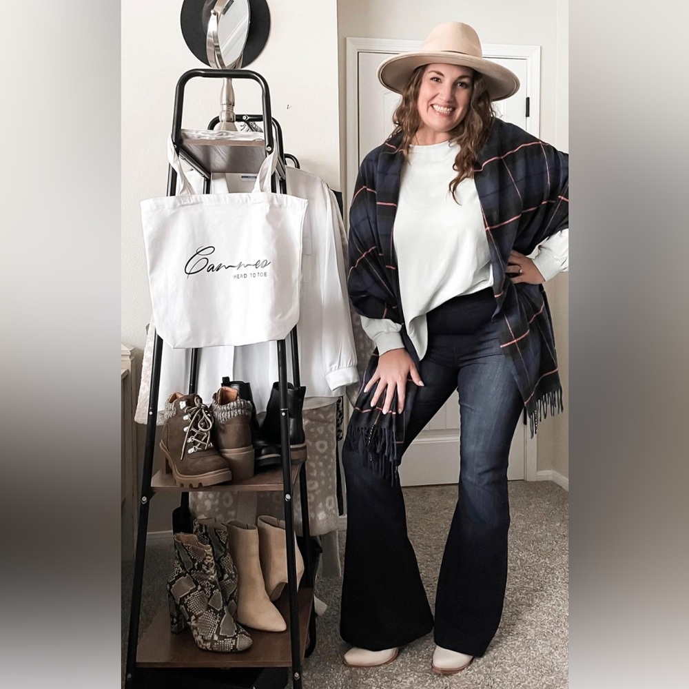 The Mint Julep Boutique Dark Wash Flare Jeans